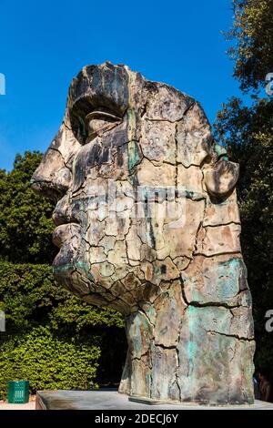 Perfect side view of the bronze face sculpture Tindaro Screpolato by famous artist Igor Mitoraj located in the Boboli Gardens, a historical park of... Stock Photo