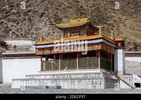 Xiahe, Gansu Province / China - April 28, 2017: Temple building with golden rooftop at Labrang monastery. Largest monastery of tibetan buddhism outsid Stock Photo