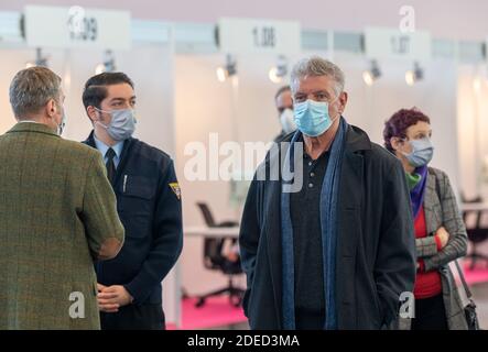 Munich, Germany. 30th Nov, 2020. Dieter Reiter (2nd from right), Lord Mayor of Munich and Beatrix Zurek (right), Health Officer of the City of Munich, visit the Contact Tracing Center that was set up at Messe Riem. Credit: Peter Kneffel/dpa/Alamy Live News Stock Photo
