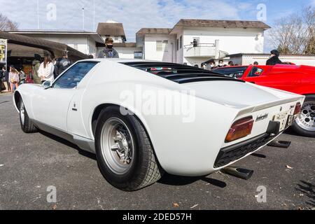 Rear view of white Lamborghini P400s Miura outside in sunshine, taken from the left rear, looking forward along the side of the car Stock Photo