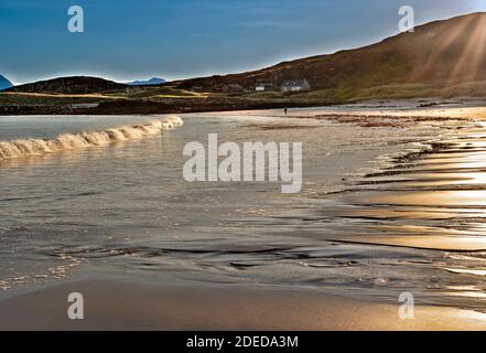 MELLON UDRIGLE ROSS-SHIRE HIGHLANDS SCOTLAND EARLY MORNING SUNSHINE ON THE BEACH AND WAVES Stock Photo