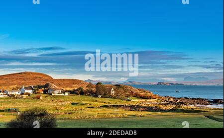 MELLON UDRIGLE ROSS-SHIRE HIGHLANDS SCOTLAND THE VILLAGE HOUSES IN MORNING SUNSHINE AND MOUNTAIN RANGES ACROSS THE BAY Stock Photo