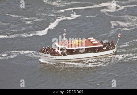 1970s Photo (1973) -  Maid-of-the-Mist sightseeing boat at the base of the American Niagara Falls Stock Photo