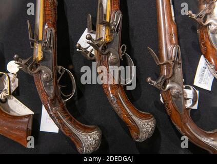 Knighsbridge, London, UK. 30 November 2020. Preview of Bonhams' Antique Arms, Modern Sporting Guns & Exceptional Firearms sale in London. The sale will be held on 3 December. Image: General view of flintlock pistols in the sale. Credit: Malcolm Park/Alamy Live News. Stock Photo