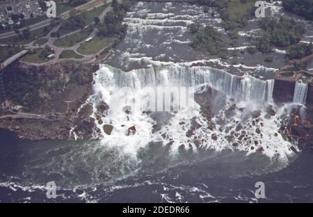 1970s Photo (1973) -  The American falls at Niagara Falls. The brink of the cataract is divided by an island and the Niagara River plunges over the escarpment in two parts Stock Photo