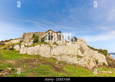 Queen Adelaide's Chapel / Grotto at Penlee Point on the Rame Peninsula, Cornwall, England Stock Photo