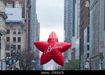 Symbol of Macy's Believe star balloon appears on the 34th street Stock Photo