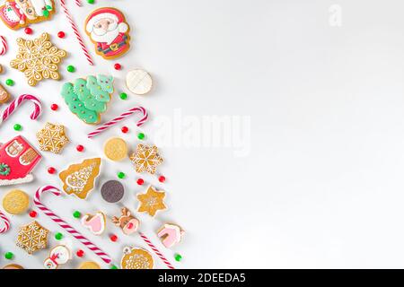 Christmas sweets set. Assorted festive Christmas and New Year sweets, traditional candy and cookie. Flatlay with candy cane candies, gingerbread, swee Stock Photo