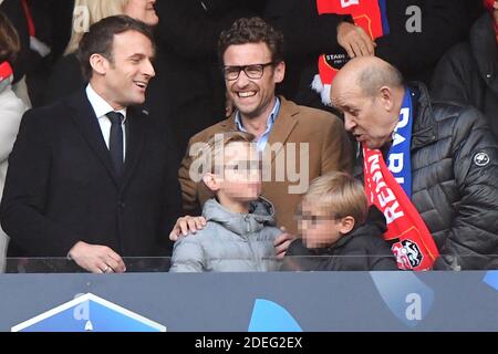 France's President Emmanuel Macron and his brother Laurent Macron and his kids during the French Cup Final soccer match, PSG vs Rennes in Stade de France, St-Denis, France, on April 27th, 2019. Rennes won 2-2 (6 penalties to 5).Photo by Christian Liewig/ABACAPRESS.COM Stock Photo