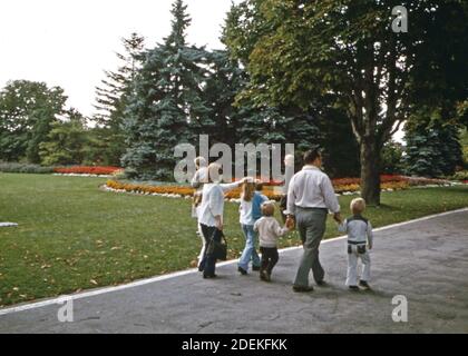 1970s Photo (1973) -  Family outing on the beautifully landscaped grounds of the Canadian school of horticulture bordering the Niagara Parkway north of Niagara Falls Ontario Stock Photo