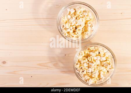 crispy golden ready to eat popcorn in a glass bowl. close up shot. Stock Photo