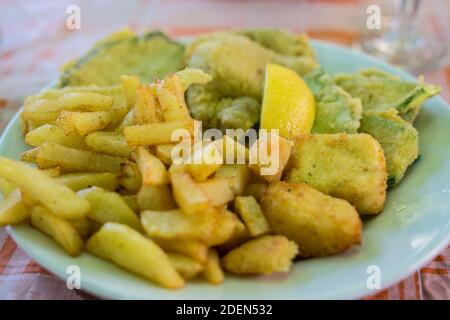 Italian fried vegetable dish, Fritto Misto, traditional italien food, outdoor italien lunch, home made pasta, Nonna's home made food Stock Photo