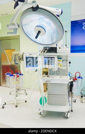 overhead lights of an operating room Stock Photo - Alamy