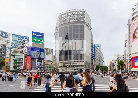 Buildings surrounding the popular Shinjuku crossing in Tokyo, Japan Stock Photo