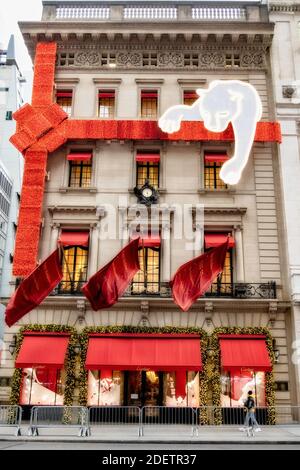 Cartier Mansion with 2020 Holiday Decorations on Fifth Avenue, NYC, USA Stock Photo