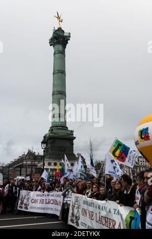 Demonstrator from the main teaching union FSU in front of the July Column, on Bastille Square, during a demonstration as strikes in France enter their third week with new unions joining the strike and taking to the streets on a crucial day between the government and the unions over pension reforms in Paris, France, on December 17, 2019. Photo by Daniel Derajinski/ABACAPRESS.COM Stock Photo