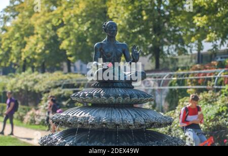 Indischer Brunnen, Engelbecken, Leuschnerdamm, Kreuzberg, Friedrichshain-Kreuzberg, Berlin, Deutschland Stock Photo