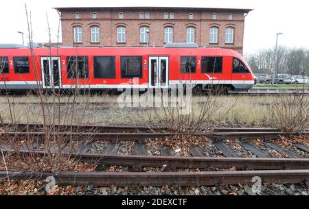 Barth, Germany. 02nd Dec, 2020. A train of the Barth-Stralsund connection stands in front of the station building, old tracks of the former Darßbahn are partly overgrown and weathered. A planning office for the reconstruction of the Darßbahn and a travel agency were ceremonially opened in the station building on 02.12.2020. Credit: Bernd Wüstneck/dpa-Zentralbild/dpa/Alamy Live News Stock Photo