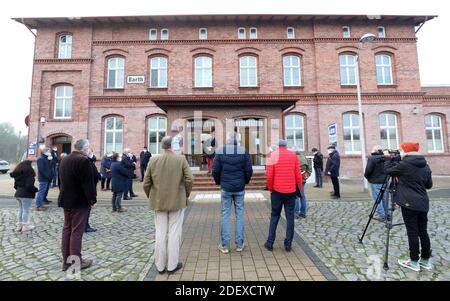 Barth, Germany. 02nd Dec, 2020. The participants of the ceremonial opening of the planning office for the reconstruction of the Darßbahn and a travel agency stand in front of the station building with corona-conditioned distance to each other. Credit: Bernd Wüstneck/dpa-Zentralbild/dpa/Alamy Live News Stock Photo