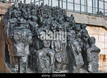 1963-67 bronze sculpture La Foule (The Crowd) by British Sculptor Raymond Mason, Jardin des Tuileries, Paris France Stock Photo