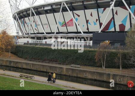 London, UK. 02nd Dec, 2020. A couple walking around the canal by the London Stadium. Credit: SOPA Images Limited/Alamy Live News Stock Photo