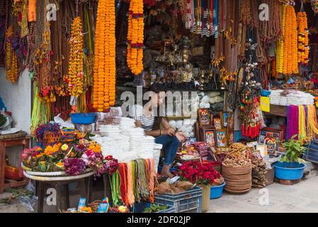 Vendor selling flowers on the street, Kathmandu, Nepal Stock Photo