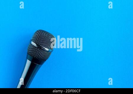 micro close up top view sing vocal Stock Photo - Alamy