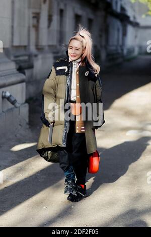 Street style, arriving at Sacai Fall Winter 2020-2021 Menswear show, held at Grand Palais, Paris, France, on January 18th, 2020. Photo by Marie-Paola Bertrand-Hillion/ABACAPRESS.COM Stock Photo