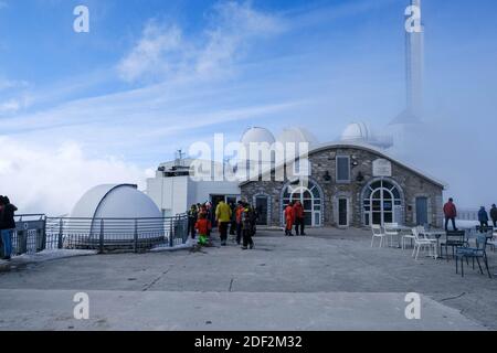 Tourists observing the panoramic view. Culminating at 2876 meters, the Pic du Midi de Bigorre (France) shelters an observatory and a television relay at its summit. In recent years, the opening of the site to tourism has also made it possible to attend scientific exhibitions, but also to eat there or spend a night there and observe the sky. According to observatory staff, winter 2019 - 2020 will be a benchmark year in terms of abnormally low snowfall, a sign of the current global warming. February 13, 2020. Photo by Patrick Batard/ABACAPRESS.COM Stock Photo