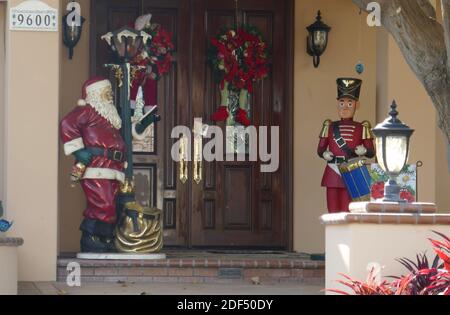Los Angeles, California, USA 2nd December 2020 A Christmas Holiday Display with Disney Characters on December 2, 2020 in Los Angeles, California, USA. Photo by Barry King/Alamy Stock Photo Stock Photo