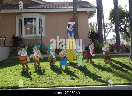 Los Angeles, California, USA 2nd December 2020 A Christmas Holiday Display with Disney Characters on December 2, 2020 in Los Angeles, California, USA. Photo by Barry King/Alamy Stock Photo Stock Photo