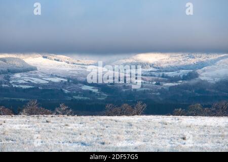 Balfron, Stirlingshire, Scotland, UK. 3rd Dec, 2020. UK weather - brooding dark skies and snow over The Trossachs seen from the A875 road on the outskirts of Balfron Credit: Kay Roxby/Alamy Live News Stock Photo