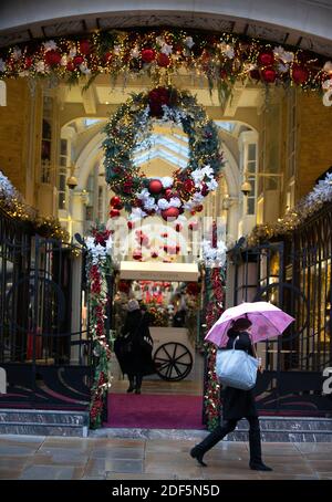 London, UK. 3rd Dec, 2020. Rainy weather is forecast for the next few days as temperatures drop and snow is forecast in some areas of the UK. Credit: Mark Thomas/Alamy Live News Stock Photo