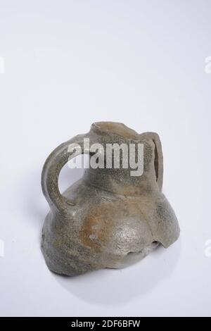 Anonymous, 15th century, stoneware, salt glaze, Neck fragment of a gray stoneware jug, partly covered with salt glaze. The straight neck, to which the upper part of the ear is attached just below the rim, is separated from the shoulder by a deep groove. The lower part of the ear is also attached to the shoulder. The belly is covered with coarse rotating rings, General: 8.5 x 8.6 x 6.6cm, 85 x 86 x 66mm Stock Photo