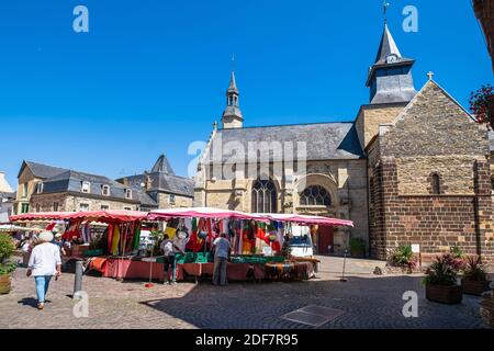 France, Morbihan, Malestroit, market day on Bouffay square Stock Photo