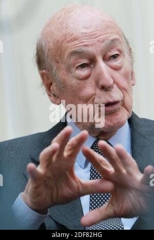 (201203) -- PARIS, Dec. 3, 2020 (Xinhua) -- File photo taken on April 18, 2013 shows Valery Giscard d'Estaing in Paris, France. France's former President Valery Giscard d'Estaing died Wednesday evening at the age of 94, local media reported. (Xinhua/Gao Jing) Stock Photo