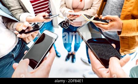 Closeup of people using mobile smart devices - Detail of hands sharing photos on social media network with smartphone - Technology concept Stock Photo