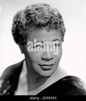 ELLA FITZGERALD (1917-1996) American jazz singer about 1962 Stock Photo