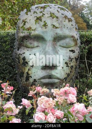 Simon Gudgeon's Leaf Spirit Garden Sculpture, Kew Gardens, London, UK Stock Photo