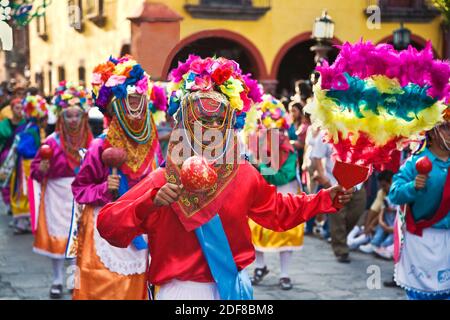 Dance troupes come from all parts of Mexico representing their tribe in the annual INDEPENDENCE DAY PARADE in September - SAN MIGUEL DE ALLENDE, MEXIC Stock Photo