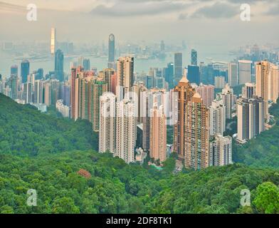 Hong Kong skyline at dusk from the Victoria Peak, Hong Kong Island Stock Photo