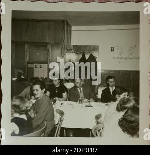 Historical Photo:  Group of people at a restaurant Hotel Alte Post in Biessenhofen, Bavaria 1958 Reproduction in Marktoberdorf, Germany, October 26, 2020.  © Peter Schatz / Alamy Stock Photos Stock Photo