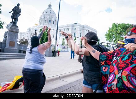 NO FILM, NO VIDEO, NO TV, NO DOCUMENTARY - NO FILM, NO VIDEO, NO TV, NO DOCUMENTARY - Activists bring down the Christopher Columbus statue in front of the Minnesota State Capitol in St. Paul, Minn., on Wednesday, June 10, 2020. Photo by Leila Navidi/Minneapolis Star Tribune/TNS/ABACAPRESS.COM Stock Photo