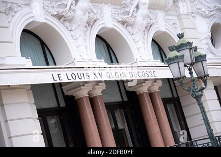 Hotel de Paris - Le Louis XV opposite of Grand Casino Monte Carlo  Principality of Monaco Luxury cars Bentlee Mercedes Ferrari Stock Photo -  Alamy