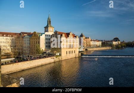 Prag ist die Hauptstadt der Tschechischen Republik und liegt an der Moldau. Die 'Stadt der hundert Türme' ist bekannt für den Altstaedter Ring mit bun Stock Photo