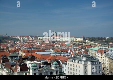 Prag ist die Hauptstadt der Tschechischen Republik und liegt an der Moldau. Die 'Stadt der hundert Tuerme' ist bekannt für den Altstaedter Ring mit bu Stock Photo