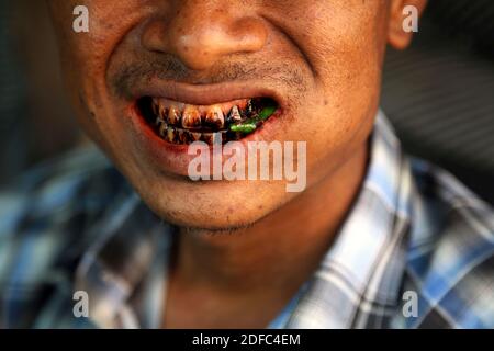 Myanmar (Burma), man chewing pan massala betel in the streets of Rangoon Stock Photo