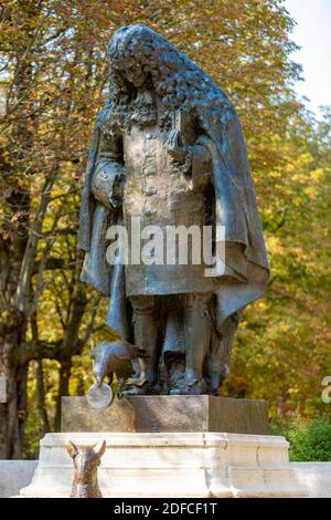 France, Paris, Ranelagh garden, statue of Jean de la Fontaine, with the crow and the fox Stock Photo