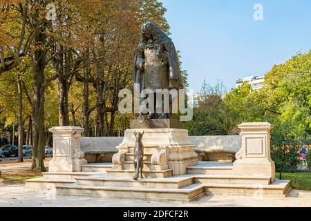 France, Paris, Ranelagh garden, statue of Jean de la Fontaine, with the crow and the fox Stock Photo