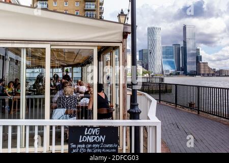 ‘The Narrow’ Riverside Restaurant, Limehouse, London, UK Stock Photo